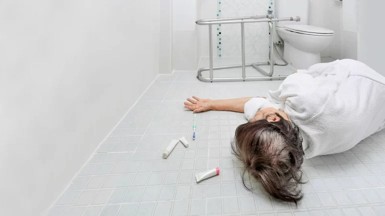 a woman slip and fell on a bathroom floor.